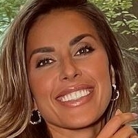 Jana Azizi Nue