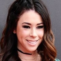 Jillian Rose Reed Nue