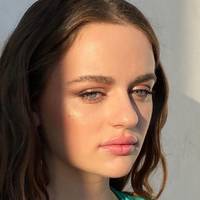 Joey King Nue