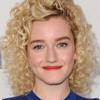 Julia Garner Nue