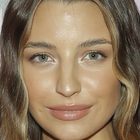 Julia Wieniawa Nue