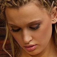Karolina Benefield Nue