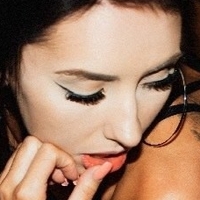 Kat Hefley Nue