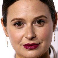Katie Lowes Nue