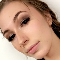 Kelly Louis Nue
