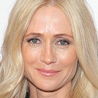 Kelly Rowan Nue