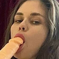 Kira Cherrys Nue