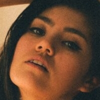 Kyra Elton Nue