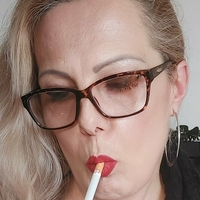lady.smoker.queen Nue