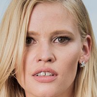 Lara Stone Nue