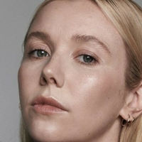 Lauren Lyle Nue