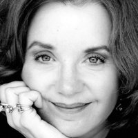 Lee Garlington Nue