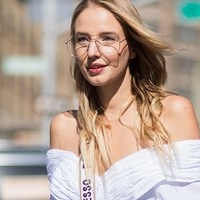 Leonie Hanne Nue