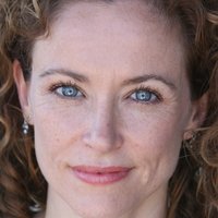 Leslie Hope Nue