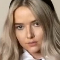 Lily Hollands Nue