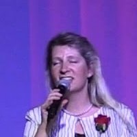 Linda Coombes Nue