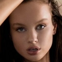 Liora Lapointe Nue