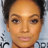 Lyndie Greenwood Nue