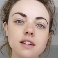 Madeleine Byrne Nue