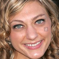 Mageina Tovah Nue