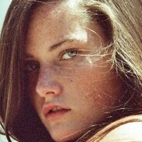 Maggie White Nue