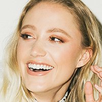 Maika Monroe Nue