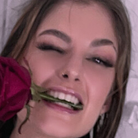 maikeelenna Nue