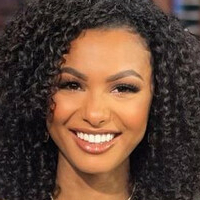 Malika Andrews Nue