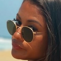 Mariana Ampie Nue
