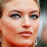 Martha Hunt Nue