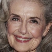 Mary Beth Peil Nue