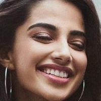Meenakshii Chaudhary Nue