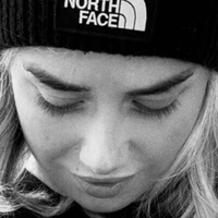 Mia Brodrick Nue