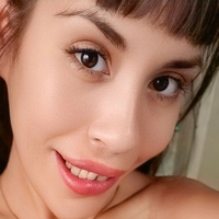 mia64 Nue