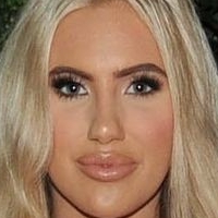 Mollie Salmon Nue
