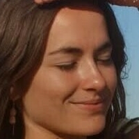 Molly Wallace Nue