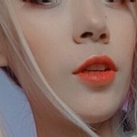 Momo Kim Lee Nue