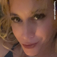 Ms. Cougar Mam Nue
