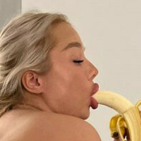 Musatova Nue