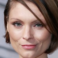 MyAnna Buring Nue