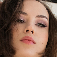 Natasha Roik Nue