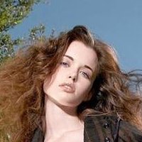 Nicole Linkletter Nue
