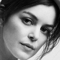 Nora Zehetner Nue
