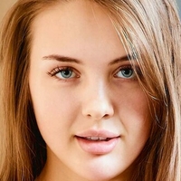 Olya Derkach Nue