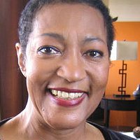 Paula Kelly Nue
