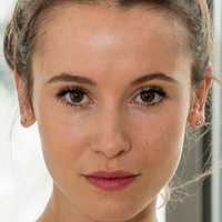 Peri Baumeister Nue