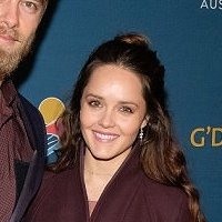 Rebecca Breeds Nue
