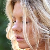 Rebekka Armstrong Nue