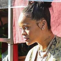 Rihanna Nue