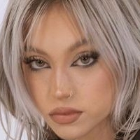 Riley Hubatka Nue